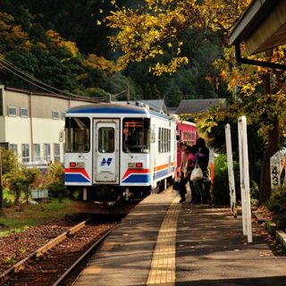 No.008　秋の駅