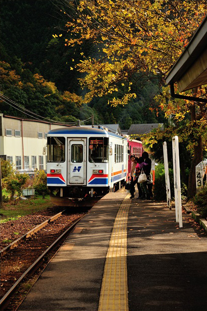 No.008　秋の駅