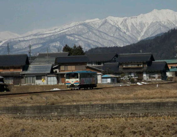 No.027　春の雪山白山連峰に向かって走る最後のナガラⅠ型