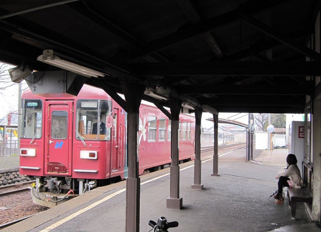 No.035　関駅のベンチにて