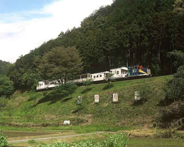 No.065　新緑の美濃路を行くトロッコ列車