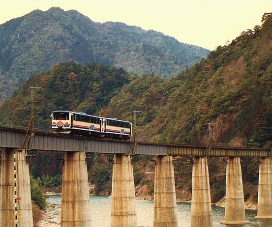 No.067　高山線を行くナガラ号