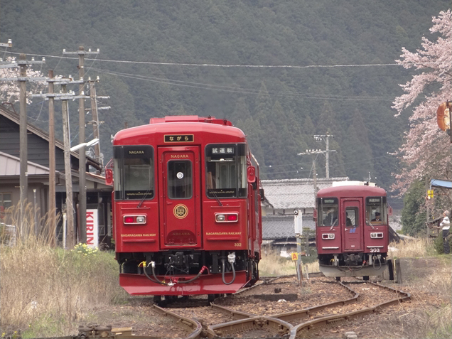 No.128　観光列車と行き違い