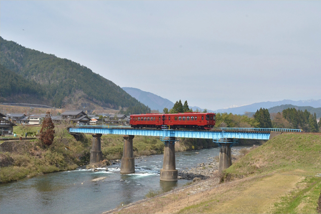 No.130　観光列車「ながら」春の中を行く。2