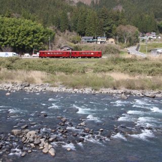 No.150　長良川沿いを走る「ながら」