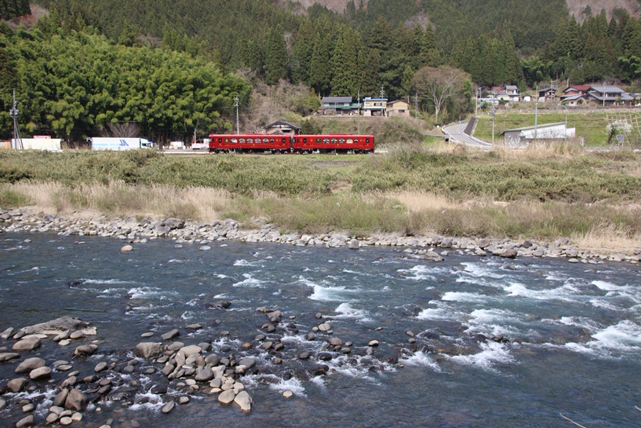 No.150　長良川沿いを走る「ながら」