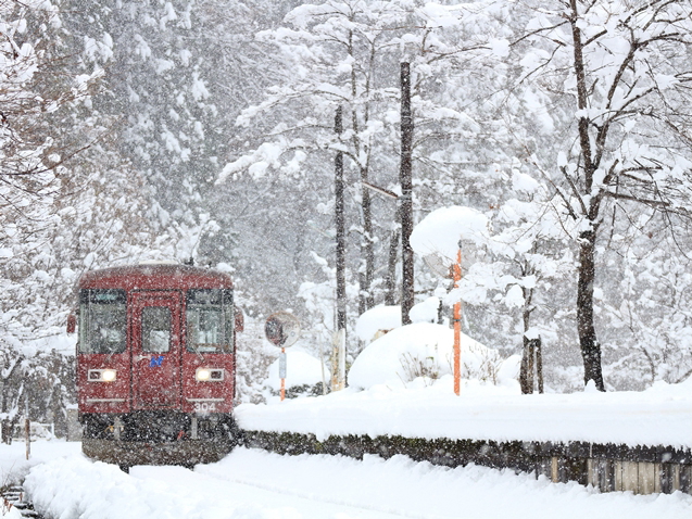 No.407　雪舞う始発駅