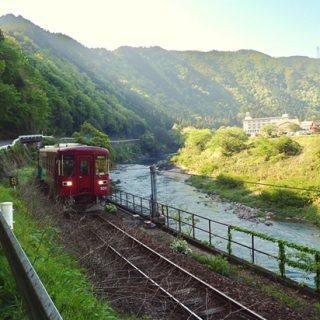 No.441　清流と赤い列車