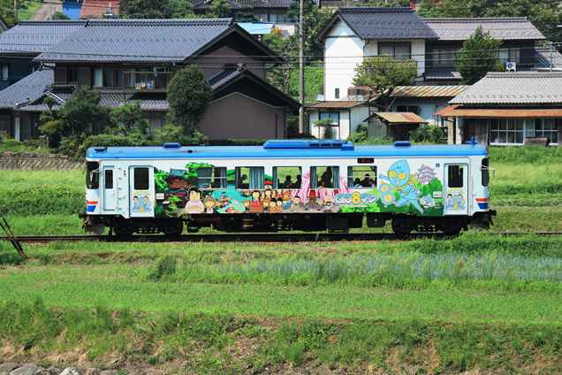 No.464　賑やかな列車がゆく