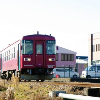 No.487　昼間ののどかな景色と列車