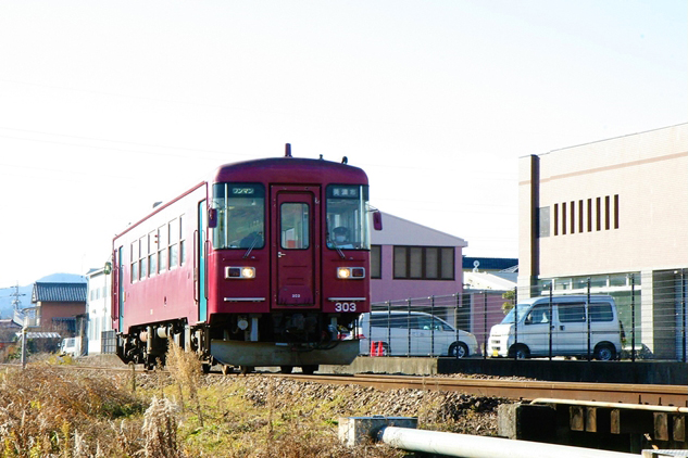 No.487　昼間ののどかな景色と列車