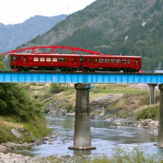 No.179　清流長良川を渡る観光列車「ながら」