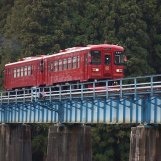 No.296　ながら山間の鉄橋を渡る
