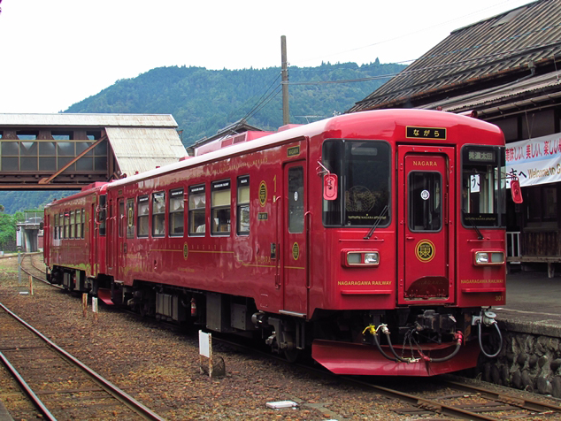 No.339　出発を待つ観光列車ながら号
