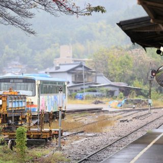 No.348　美濃市駅雨のプラットフォームの風景