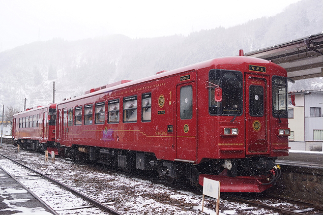 No.360　雪の郡上八幡駅