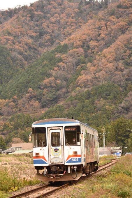 No.604　晩秋の鉄路を走る