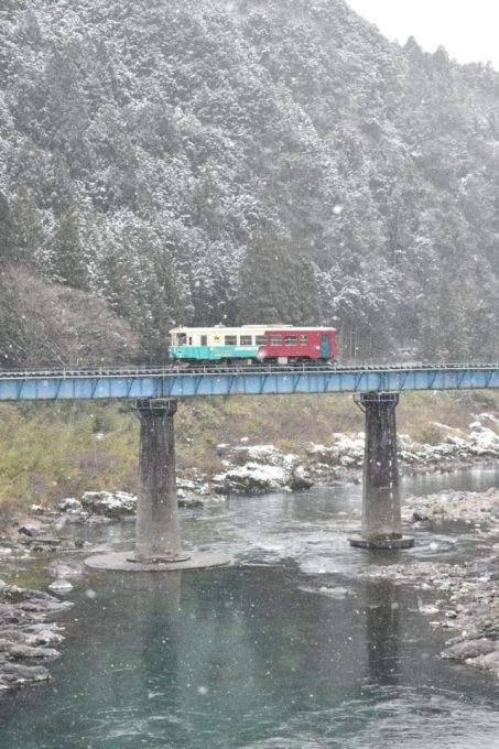 No.610　雪降る景色を走る