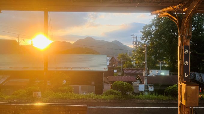 No.656　夕暮れの車窓